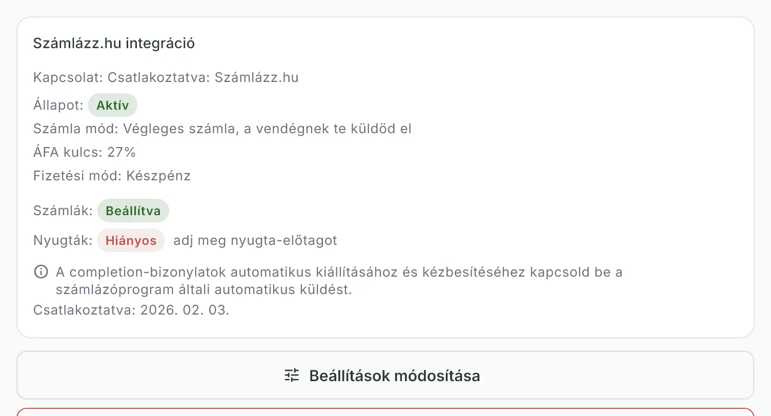 A bekötött Számlázz.hu integráció panelje Aktív állapottal, a számla móddal, az ÁFA kulccsal és a fizetési móddal, alatta a Beállítások módosítása gomb