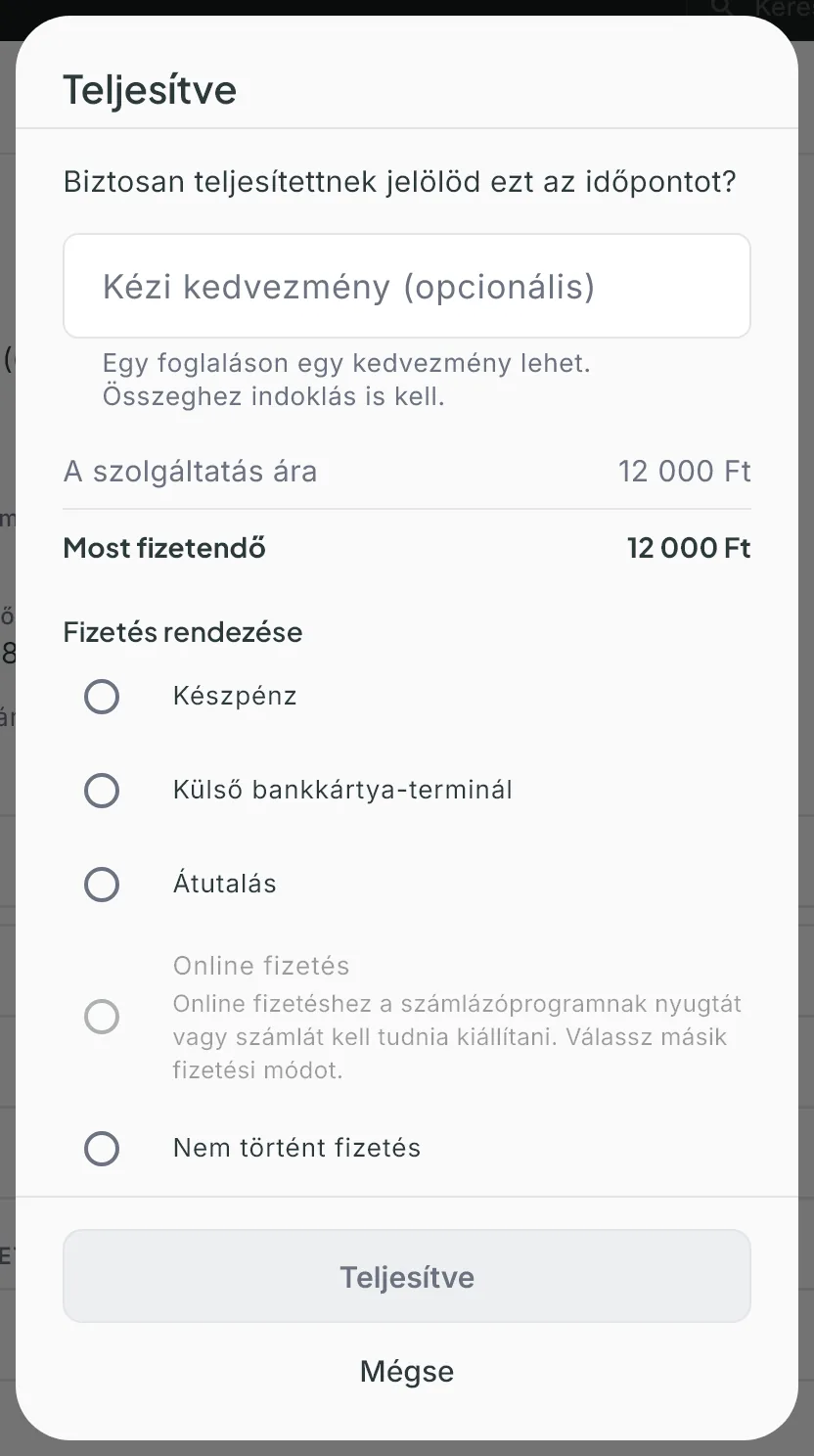 A Teljesítve ablak a kézi kedvezmény mezővel, a fizetendő összeggel és a Fizetés rendezése választóval